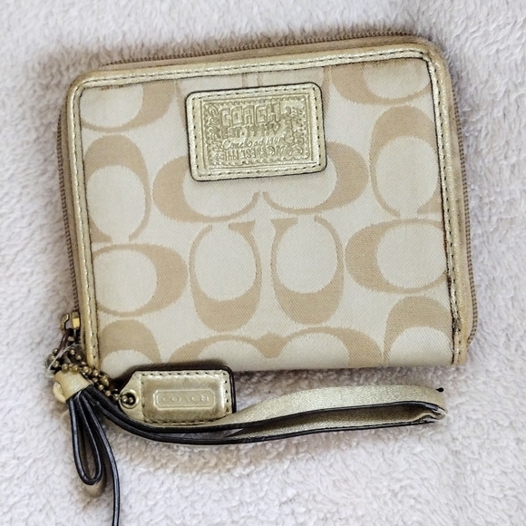 🤍 Coach Poppy Daisy Signature Sateen Med Zip Around Wallet Wristlet Khaki Gold - Picture 2 of 12